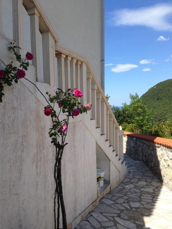 Apartmani Lazarevic Lustica Exterior photo